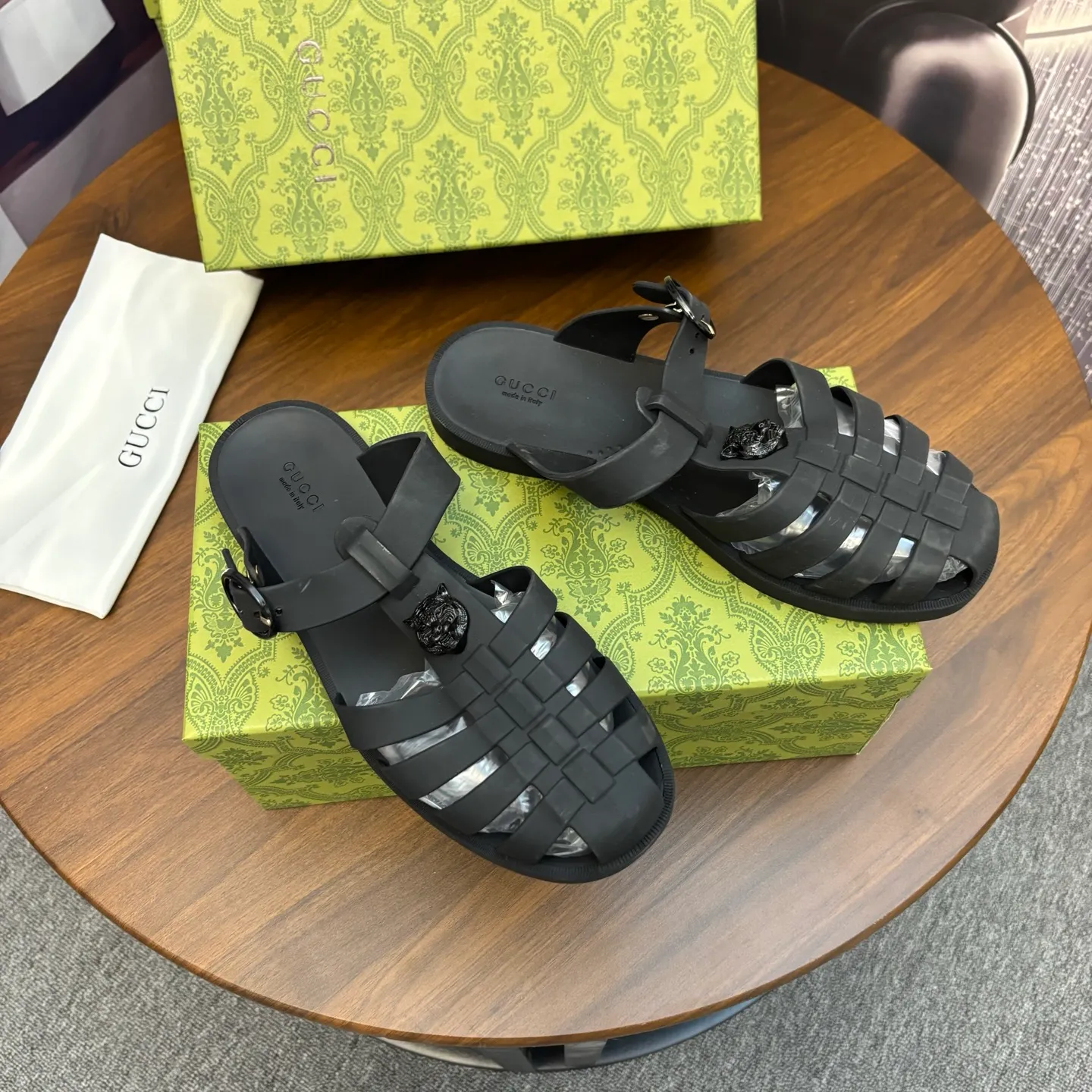 Men's shoes 260💰 [Gucci] Counter quality, top-quality original goods, real photos! Original TPU material, fine workmanship, comfortable; genuine 1:1 replica Size: 38 ~ 46